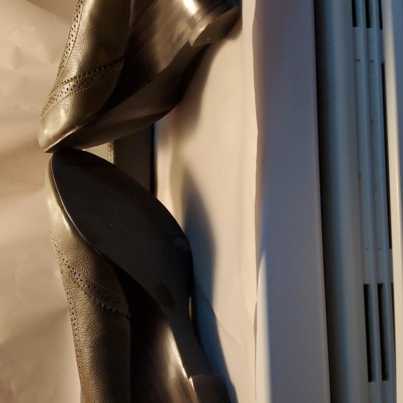 Banana Republic Olive Green Leather Wedges with wood heel - Picture 5 of 6